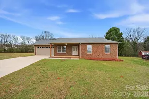 1118 St Michaels Dr SE, Conover, NC 28613 - Photo 2