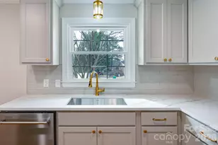 110 Scottsmoor Dr, Charlotte, NC 28214 - Photo 4