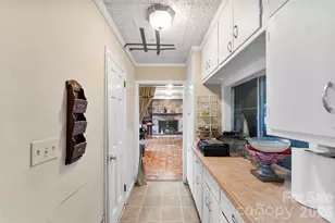 1001 Crestmere St, Charlotte, NC 28208 - Photo 18