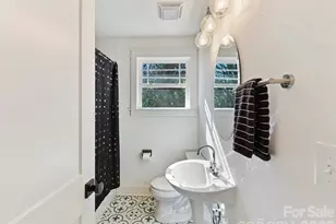 1800 Finchley Dr, Charlotte, NC 28215 - Photo 16