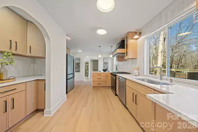 2011 E Barden Road, Charlotte, NC 28226 - Photo 2