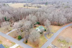 1223 Creek Side Dr, Conover, NC 28613 - Photo 2