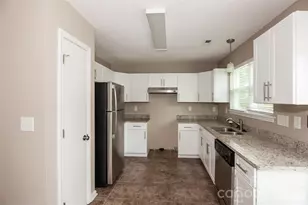 8625 Flowers Ct, Charlotte, NC 28215 - Photo 6