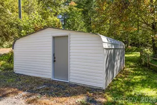 1050 Wyatt Town Rd, Burnsville, NC 28714 - Photo 14