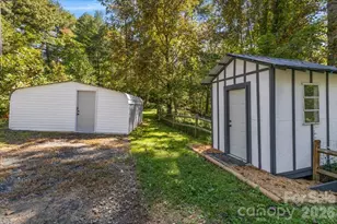 1050 Wyatt Town Rd, Burnsville, NC 28714 - Photo 12