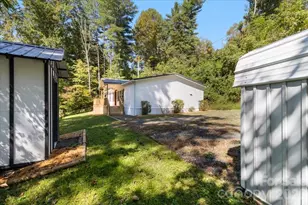 1050 Wyatt Town Rd, Burnsville, NC 28714 - Photo 16