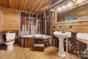 1050 Wyatt Town Rd, Burnsville, NC 28714 - Photo 12