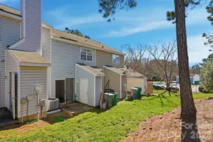 3015 Summercroft Ln, Charlotte, NC 28269 - Photo 34