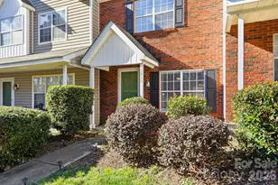 3015 Summercroft Ln, Charlotte, NC 28269 - Photo 2