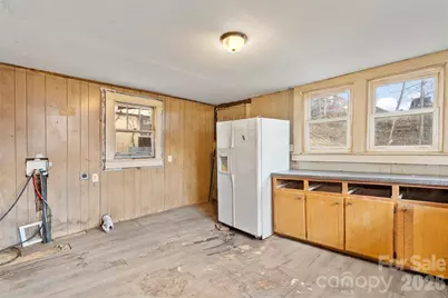 75 Travis Street, Clyde, NC 28721 - Photo 6