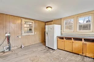 75 Travis St, Clyde, NC 28721 - Photo 4