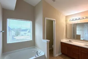 13802 Plowdon Ct, Charlotte, NC 28215 - Photo 12