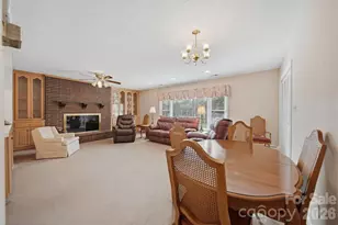 406 Wedgewood Pl SW, Lenoir, NC 28645 - Photo 2