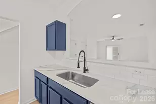 2270 Winthrop Chase Dr, Charlotte, NC 28212 - Photo 12