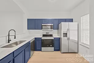 2270 Winthrop Chase Dr, Charlotte, NC 28212 - Photo 10