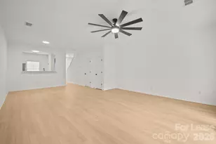 2270 Winthrop Chase Dr, Charlotte, NC 28212 - Photo 2