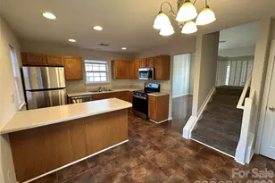 5227 Magnolia Tree Ln, Charlotte, NC 28215 - Photo 2