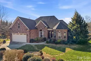 1743 Whitewater Ct, Hickory, NC 28602 - Photo 2