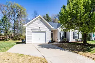 4018 Far West Dr, Charlotte, NC 28269 - Photo 2