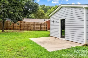 2717 Dora Dr, Charlotte, NC 28215 - Photo 2