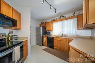 131 Ewarts Pond Rd, Hendersonville, NC 28739 - Photo 12