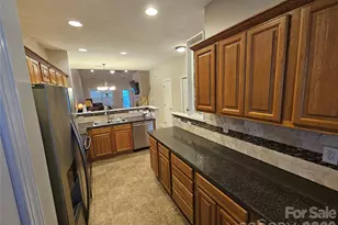 2026 Talbot Ln, Hickory, NC 28602 - Photo 6