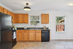 1202 Pinehaven Ct, Charlotte, NC 28215 - Photo 10