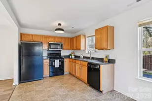 1202 Pinehaven Ct, Charlotte, NC 28215 - Photo 12