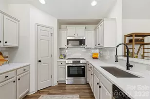 6715 Rubin Lura Ct, Charlotte, NC 28269 - Photo 6