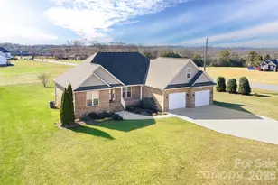 884 Clear Creek Cir, Lincolnton, NC 28092 - Photo 2