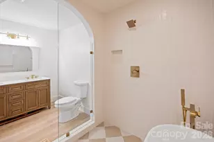 911 E Woodlawn Rd, Charlotte, NC 28209 - Photo 16