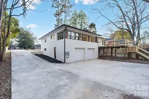 911 E Woodlawn Rd, Charlotte, NC 28209 - Photo 44
