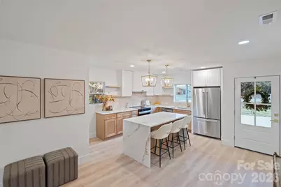 911 E Woodlawn Road, Charlotte, NC 28209 - Photo 2