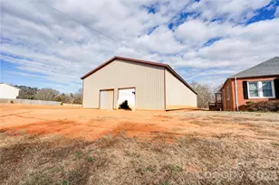 215 Morton St, Shelby, NC 28152 - Photo 8