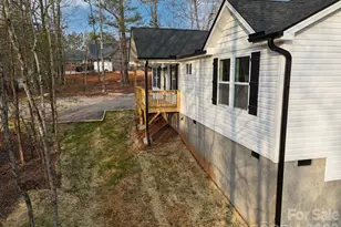 124 Fairfield Ln, Marion, NC 28752 - Photo 2