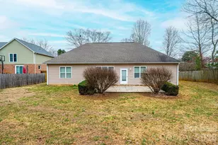 1825 Plaza Dr, Hickory, NC 28602 - Photo 4