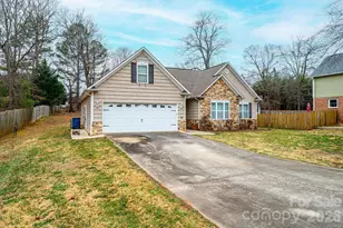 1825 Plaza Dr, Hickory, NC 28602 - Photo 6