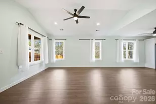 224 Walt Dr, Hendersonville, NC 28792 - Photo 2