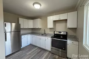 323 N Flint St, Lincolnton, NC 28092 - Photo 2