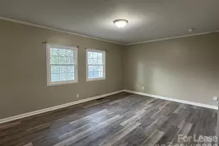 323 N Flint St, Lincolnton, NC 28092 - Photo 4