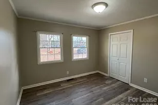 323 N Flint St, Lincolnton, NC 28092 - Photo 6