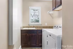 421 Merwick Cir, Charlotte, NC 28211 - Photo 24