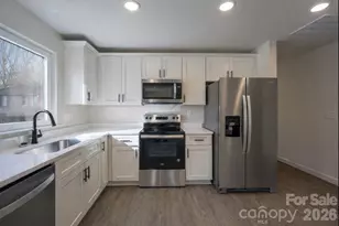 647 E Sharpe St, Statesville, NC 28677 - Photo 4