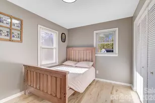 308 London Rd, Hendersonville, NC 28739 - Photo 16