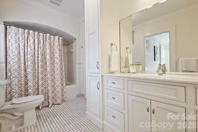 1555 Queens Road W, Charlotte, NC 28207 - Photo 34