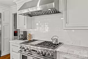 1935 Queens Rd W, Charlotte, NC 28207 - Photo 16