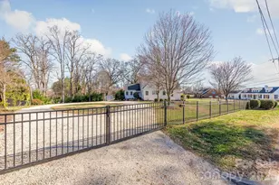 27 Circle Dr, Belmont, NC 28012 - Photo 2