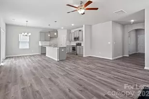 4213 Stoneygreen Ln, Charlotte, NC 28215 - Photo 2