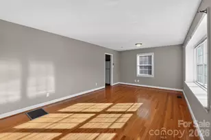 212 N Pine Lake Dr, Spartanburg, SC 29301 - Photo 10