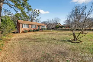 212 N Pine Lake Dr, Spartanburg, SC 29301 - Photo 4